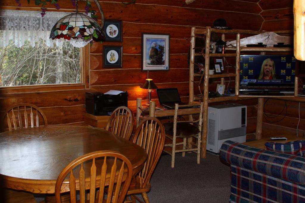 Wise Old Hunter Lodge Anchor Point Номер фото